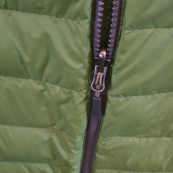 Eddie Bauer Green and Gray Quilted Puffer Vest - Picture 5 of 8